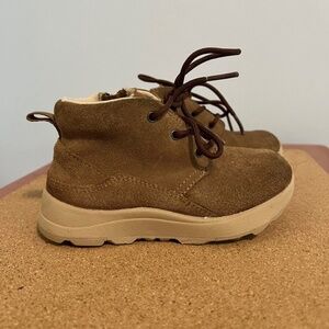 UGG Kids Unisex T Canoe‎ Iii Weather Sneaker Size 9